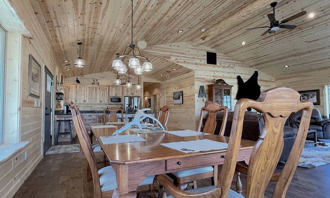 Cody Casa | AO Ranch- Mountain Property with Elaborate Views