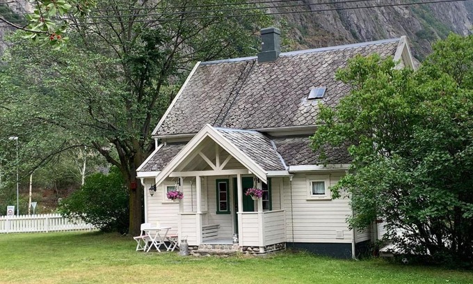 Borgund Casa | Aobrio Holidayhouse, authentic norwegian farmhouse close to Flåm
