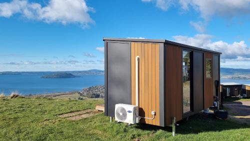 Kawaha Point Casa | Aorangi Peak Cabins 9 by Tiny Away