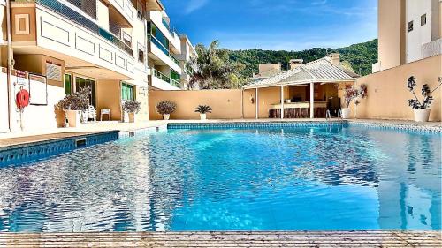 Ingleses Norte Casa | Apê c/3 dorms, piscina e 1 quadra da praia