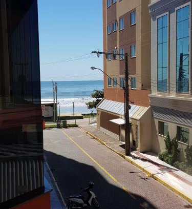 Castelo Branco Apartamento | Ap rua 255 Meia Praia Itapema 10 metros Mar