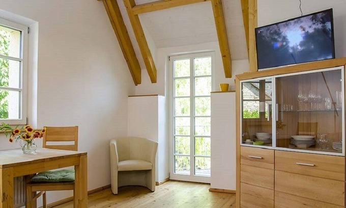Gimmeldingen Apartamento | Apartment Idig in an old sandstone building