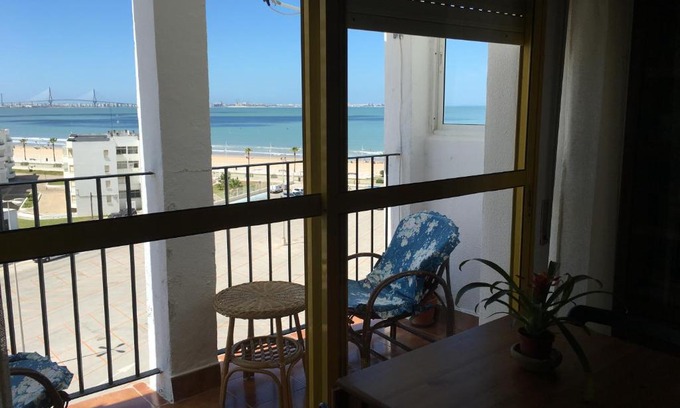 Valdelagrana Apartamento | Apart frente playa Valdelagrana.Wifi y parking