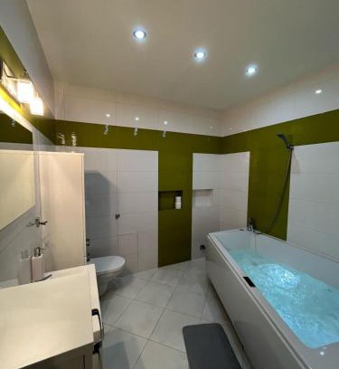 Ustrzyki Dolne Apartamento | Apartament Bieszczady Darmowa Sauna Jacuzzi 100 metrów od wyciągu narciarskiego!