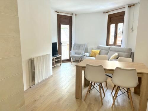 Esterri D'Aneu Apartamento | Apartament comfortable amb vistes i cèntric by RURAL D'ÀNEU