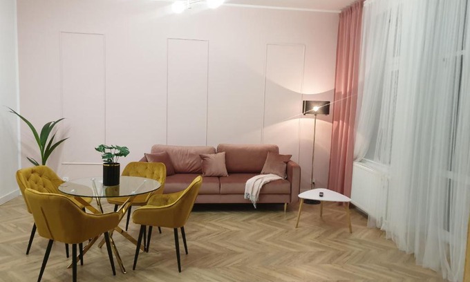 Szczawno-Zdroj Apartamento | Apartament CzarnoRóżowy