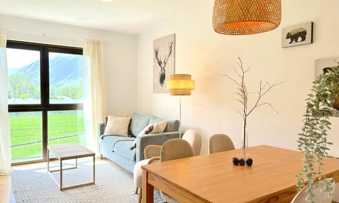 Esterri D'Aneu Apartamento | Apartament de disseny rústic amb vistes by RURAL D'ÀNEU