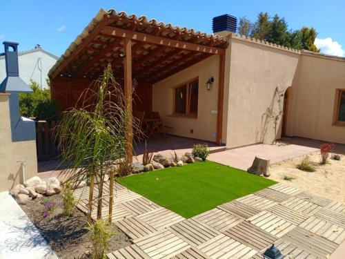San Martin Sarroca Apartamento | Apartament rural amb piscina i jardí
