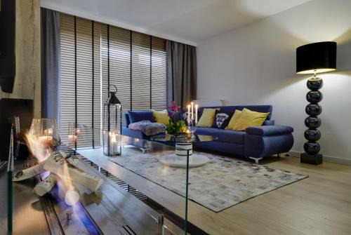 Brynow Apartamento | Apartament Seven Heaven, duże łóżko, kominek w salonie, parking w cenie