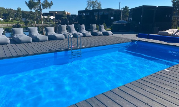 Palanga Apartamento | Apartamentai Mano Jūra 2 su vaizdu į baseiną
