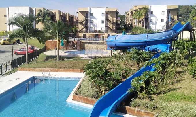 La Tebaida Apartamento | Apartamento 3 Piscinas Jacuzzi Tobogán y Zonas Verdes Cerca al Parque del Café