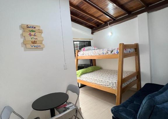 Suramericana Apartamento | APARTAMENTO AMOBLADO SECTOR LAURELES-ESTADIO hasta 8 personas - Londres