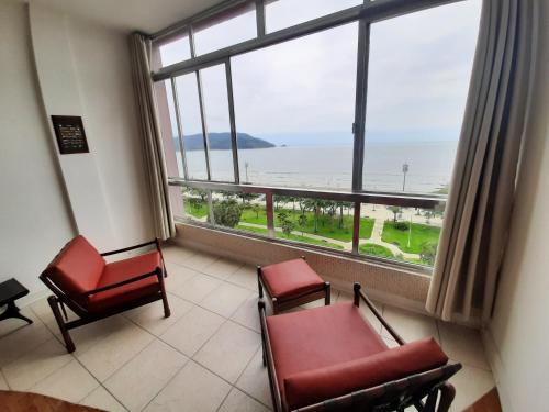 Embare Apartamento | Apartamento amplo e charmoso, frente ao mar.