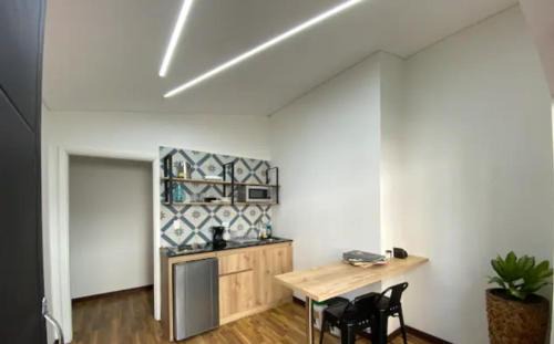 La Aguacatala Apartamento | Apartamento cerca al centro comercial Santafé A105 By Roots Rentals