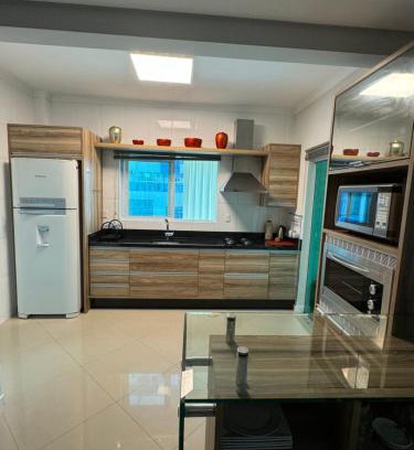 Andorinha Apartamento | Apartamento com 3 suítes a 300 metros da praia