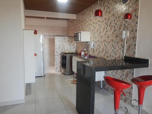 Ilheus Casa | Apartamento com suíte, localizado na Avenida Silvio Silva, n 33, bairro Hernani Sa, Ilhéus - Ba, sem garagem