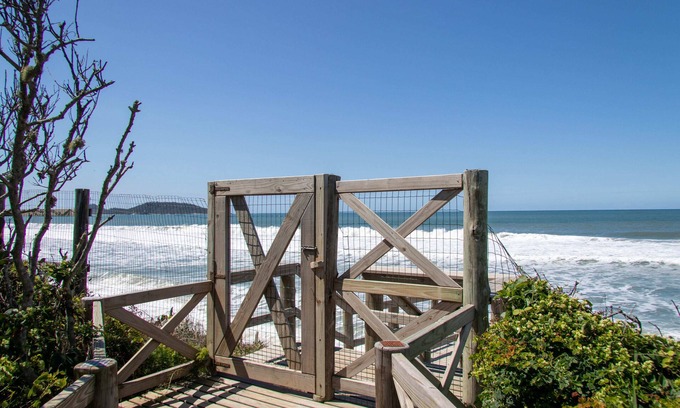 Morro das Pedras Apartamento | Apartamento com Vista Mar e Acesso a Praia YY4578