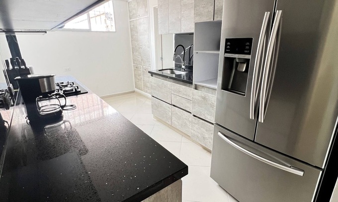 Suramericana Apartamento | Large and spacious apartment in Medellin's tourist area