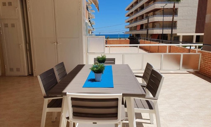 Daimuz Apartamento | APARTAMENTO CON GRAN TERRAZA, PISCINA Y CON VISTAS AL MAR, A SOLO 50 m DE LA PLAYA