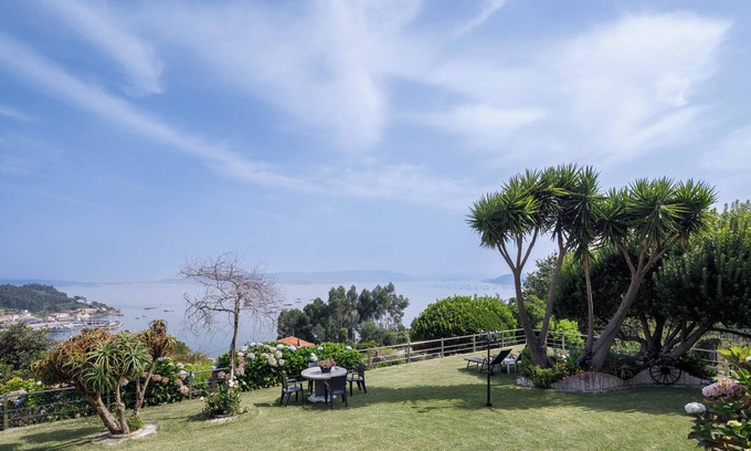 Bueu Apartamento | "Apartamento con jardin en un chalé" con vistas a la montaña, Wi-Fi, jardín y terraza