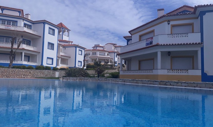 Praia del Rei Apartamento | Apartamento em Condominio