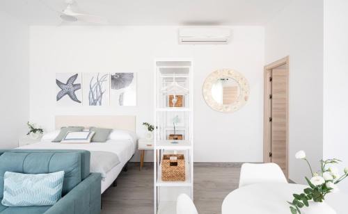 Rincón de la Victoria Apartamento | Apartamentos Marina Playa en 1º línea junto al mar