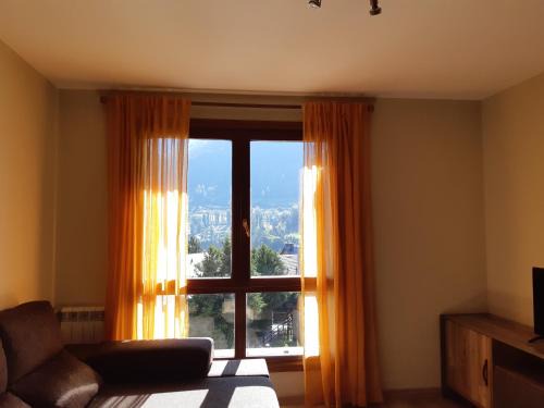 Sallent de Gállego Apartamento | Apartamento familiar con vistas y garage La Portiecha