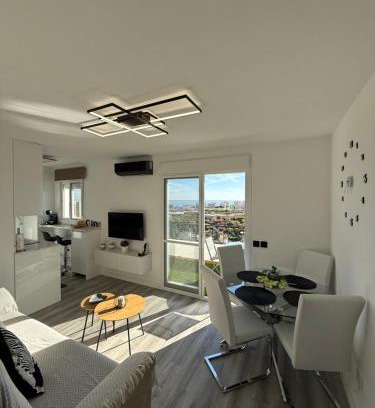 Torrox Costa Apartamento | Apartamento Florkin vacacional acogedor recién reformado con vistas al mar