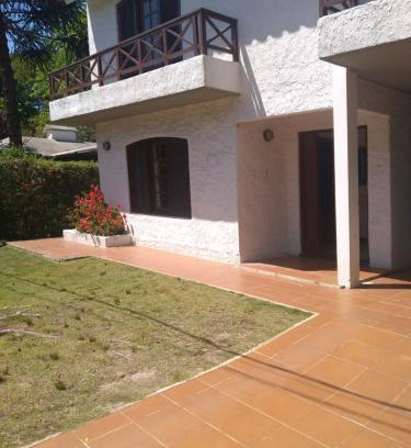 Piriapolis Apartamento | Apartamento independiente en planta baja. Zona residencial
