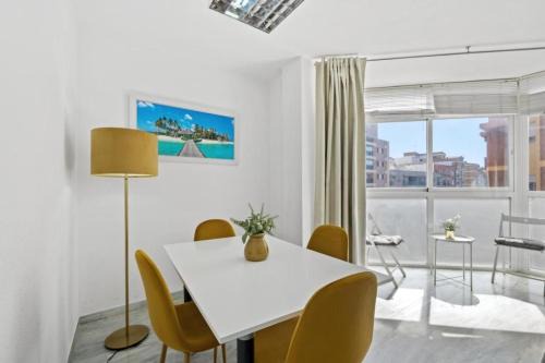 Perchel Sur Apartamento | Apartamento luminoso cuarteles by greensol homes