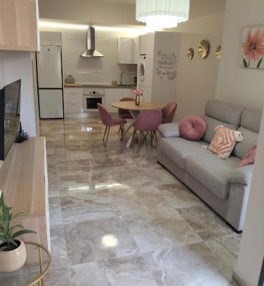 Aguilas Apartamento | APARTAMENTO LUNA - 2 apartamentos céntricos juntos cerca de la playa, ideales para grupos grandes