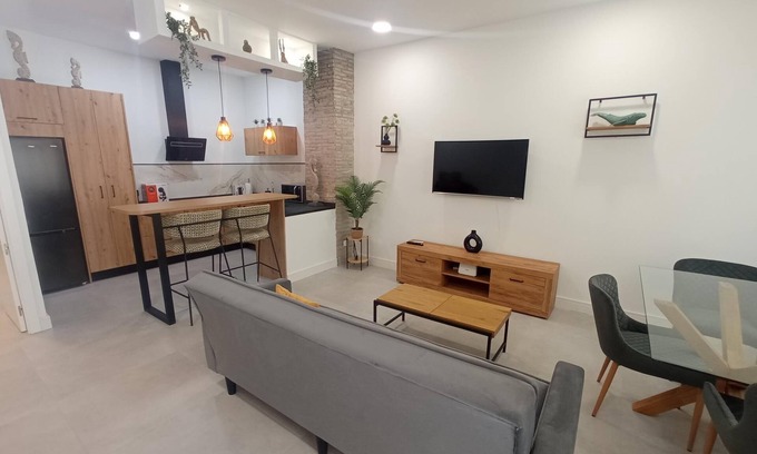 Distrito Noroeste Apartamento | Apartamento moderno junto a la estación de tren