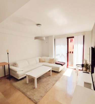 Figares Apartamento | Apartamento, piscina y parking Granada Tico Medina