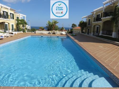 Alporchinhos Apartamento | Apartamento T1 com vista mar perto da Praia N.ª Sra. da Rocha