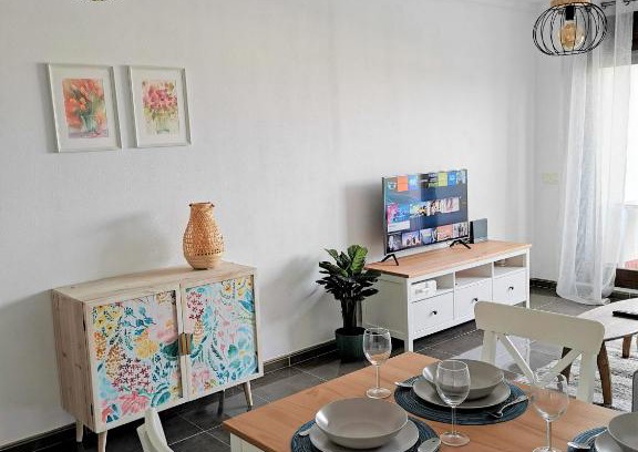 Vera Apartamento | Apartamento VeraTespera - Cerca de la Playa con WiFi, Piscina y Ocio Familiar