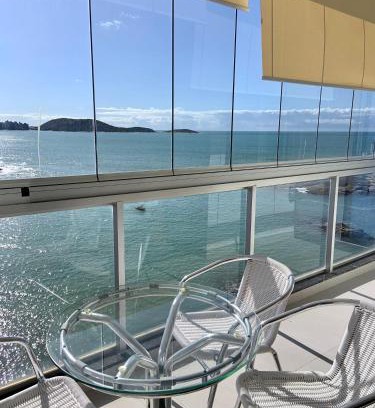 Centro Apartamento | Apartamento vista do mar, pé na areia e águas tranquilas, no cento de Guarapari