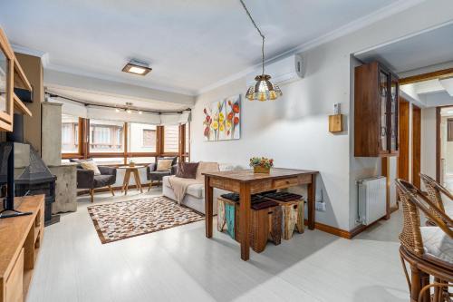 Floresta Apartamento | Apartamentos Condado Di Positano no CENTRO by Achei Gramado