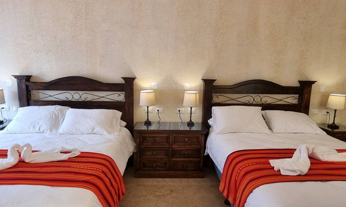 Antigua Guatemala Apartamento | APARTAMENTOS LOS NAZARENOS - ROOM 7-3 IN SHARED APARTMENT - Pool and Jacuzzi