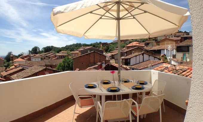 Madrigal de la Vera Hotel | Apartamentos Turísticos La Golondrina
