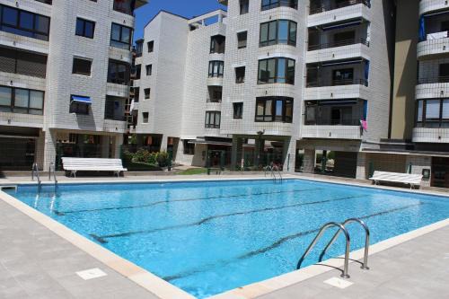 Zarautz Apartamento | Apartamentos Zarautz Playa, con piscina y garaje