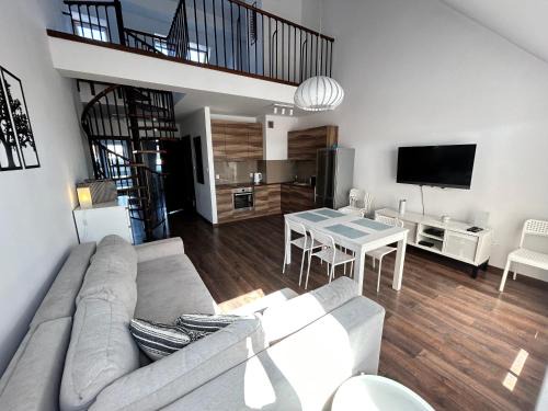 Ustka Apartamento | Apartamenty Bałtyckie - Bulwar Portowy - widok na port, centrum, najlepsza lokalizacja w Ustce