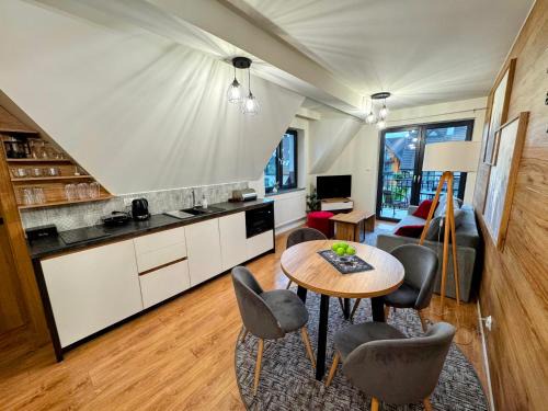 Bialka Tatrzanska Apartamento | Apartamenty Grapa - Białka Tatrzańska - Nowoczesny Apartament Górski z Basenem i Sauną - Blisko Term Bania i wyciągów narciarskich