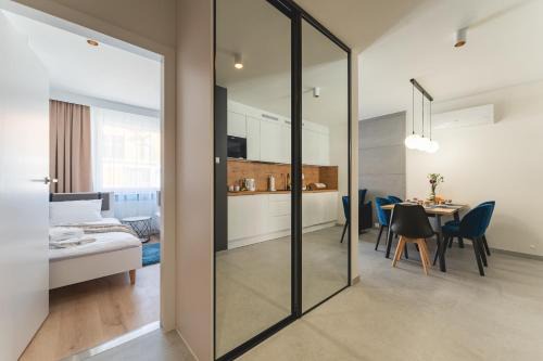 Bierutowice Apartamento | Apartamenty klimatyzowane, 2 sypialnie, prywatna sauna, obok aquaparku by Apartamenty w Karkonoszach