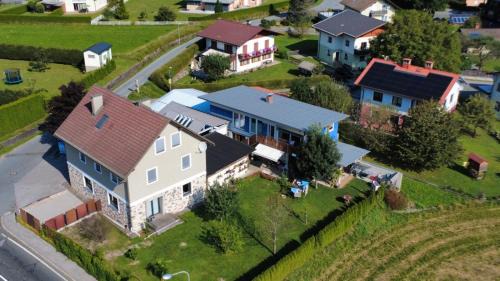Kotschach-Mauthen Apartamento | Apartement Lampi