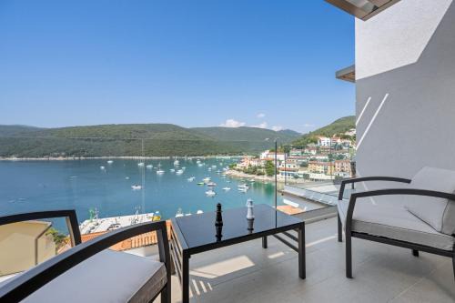 Rabac Apartamento | Apartement Mirella 2 "Your romantic sea-view escape in the heart of Rabac"