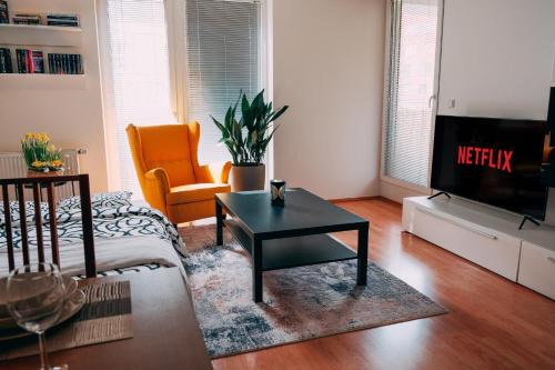 Prosek Apartamento | Apartmán u METRA, 4 hosté, parking free, blízko O2 arena