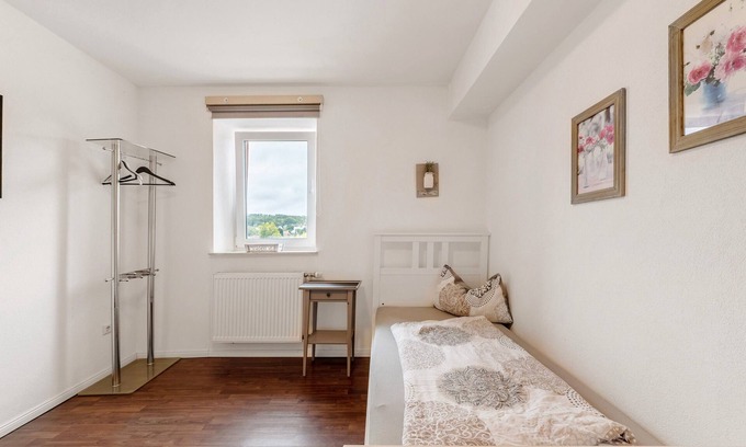 Thaleischweiler-Froschen Apartamento | Apartment '10' with Shared Garden and Wi-Fi