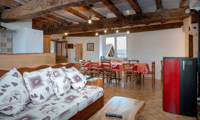Saint-Maurice-de-Rotherens Apartamento | Apartamento 'Les Hirondelles' con vistas a la montaña, terraza privada y jardín privado