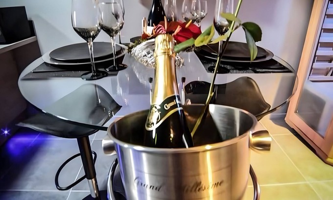 Saint-Julien-sur-Garonne Apartamento | Apartamento 'Love Room De Luxe Lovalcove'