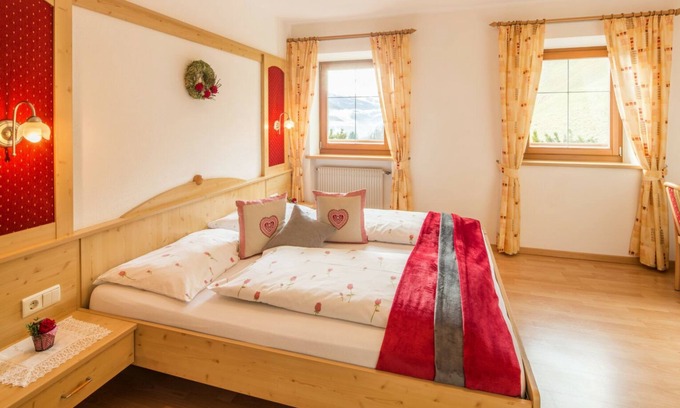 Valle Aurina Apartamento | Apartamento "Voppichlhof Arnika" con vistas a la montaña, terraza privada y Wi-Fi